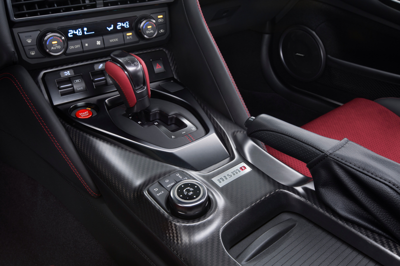 Illustration for article titled The 2017 Nissan GT-R Nismo Is Here To Kick All Your Asses With 600 Horsepower